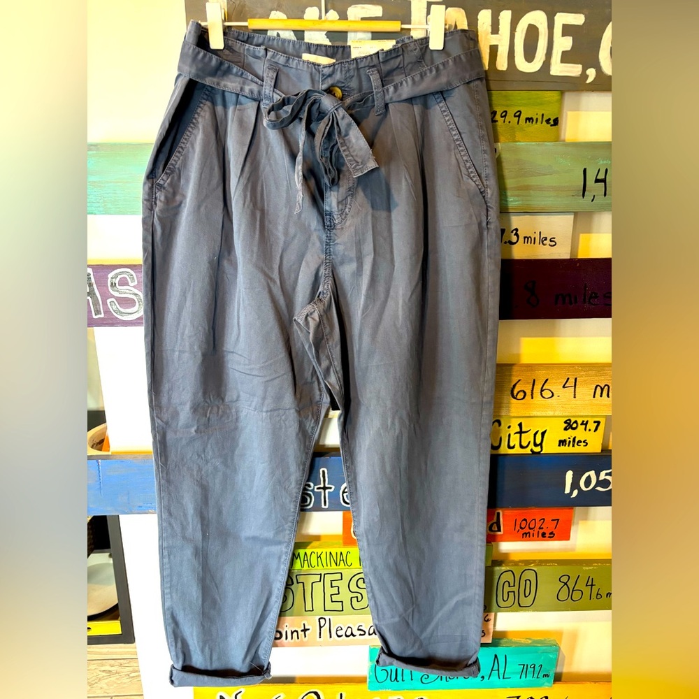 Juniors size 13 pleated paper bag style mom pants. Blue